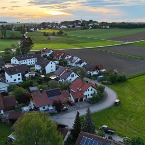 Familenfreundliches und erschwingliches Baugrundstück in zentraler Ortslage (Für Doppelhaushälfte)
