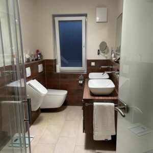 Schöne voll möblierte 2,5 Zim. Wohnung