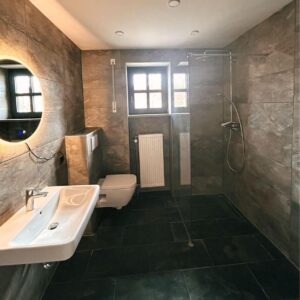 Hochwertig renovierte 4-Zimmer Wohnung