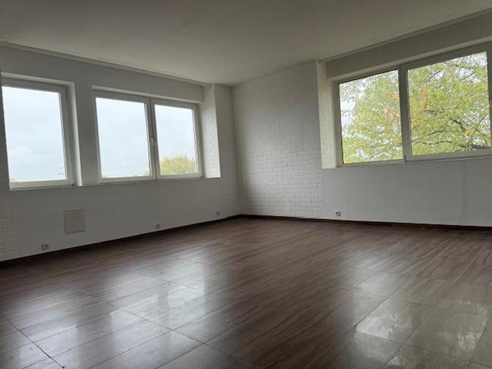 Büro/Lagerflächen incl. ca 50 Parkplätze in zentraler Lage ca 2100 QM 2.95 € QM – Bild 5