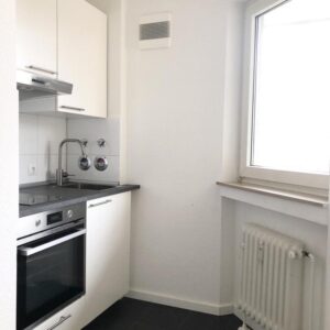 Stilvolle 1-Zimmer-Wohnung mit Einbauküche und Balkon in Unterbilk-Hafen