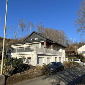 Modernisiertes Zweifamilienhaus im Grünen