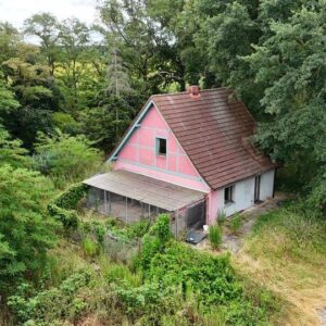 Ehemalige Gärtnerei mit Wohnhaus am Waldrand in Dessau-Kochstedt