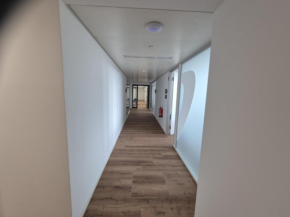 Sonnendurchflutete Panorama-Arbeitsplätze, Einzelbüros & Meetingräume – sofort bezugsfähig am OEZ – Bild 19