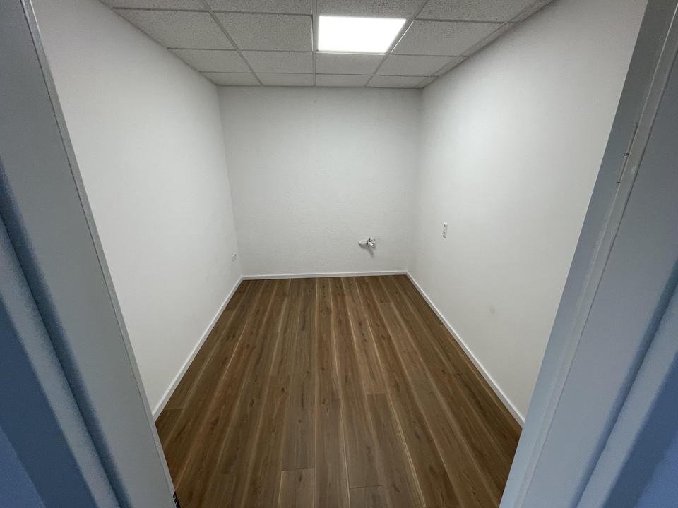 Büroflächen ab 15m², einzelne Büors anmieten o.ganze Etage+Teeküche +Internet (+Stellplätze+Lager) – Bild 11