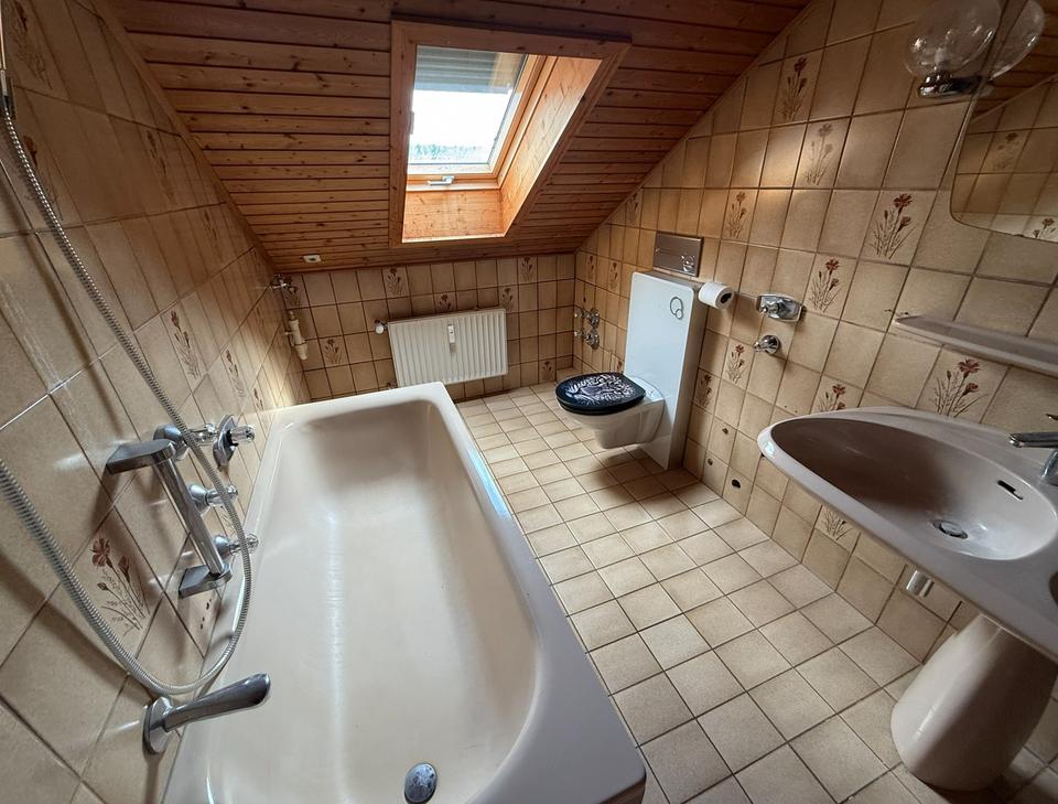 Schöne Dachgeschoss Wohnung in Glattbach (Aschaffenburg) – Bild 7