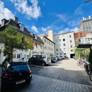 Büroeinheit bspw. mit 6 Arbeitsplätzen und Konferenzraum - Auch als Praxis nutzbar.