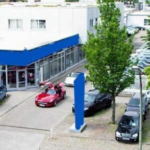 Autohaus - Showroom Werkstatt Waschstraße Aufbereitung Büro