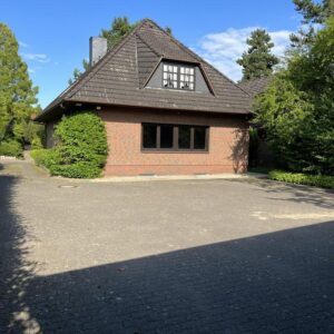Freistehendes geräumiges Einfamilienhaus im Herzen von Rellingen