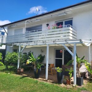 Lichtdurchflutetes Einfamilienhaus mit schönem Garten, modernen Bädern und viel Privatsphäre