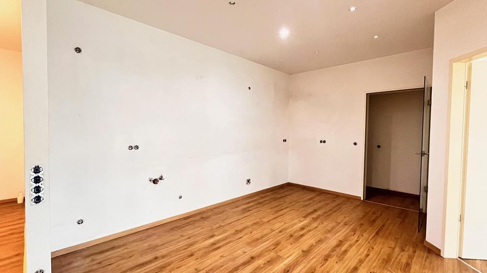 *Zwei Wohnungen u. 5x Stellplätze - Eigennutzer o. Kapitalanleger* – Bild 4