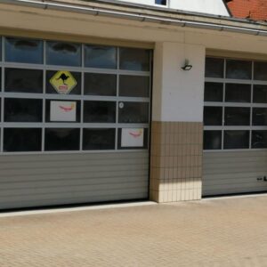 Werkstatt mit Waschhalle, Lagerraum, mit Rolltoren