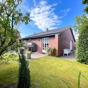 Freistehendes EFH barrierearm, zwei Bäder, Kaminofen, Indoor-Sauna, Terrasse, großer Garten