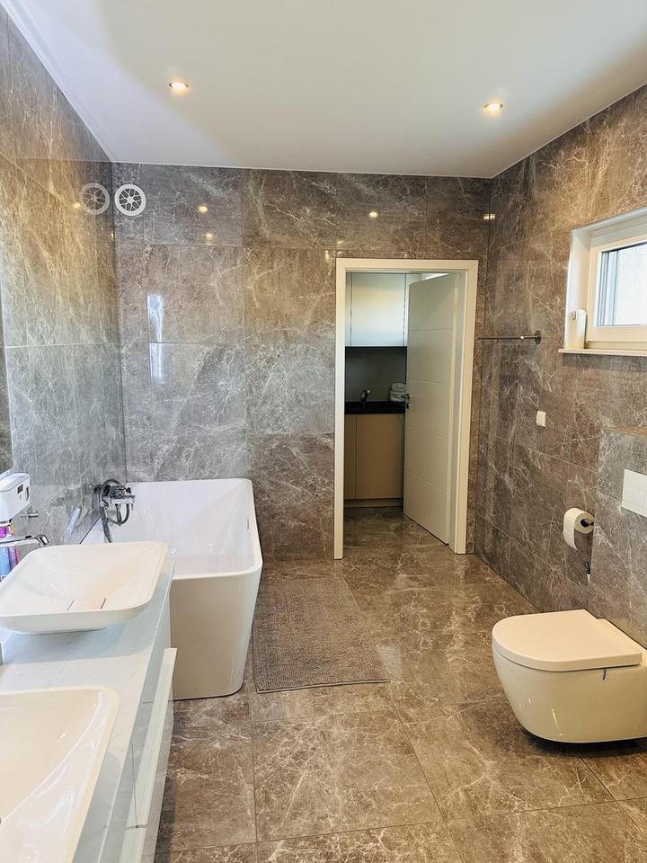 Provisionsfreie Moderne Stadtvilla mit Pool, Wintergarten und Doppelgarage – Bild 21