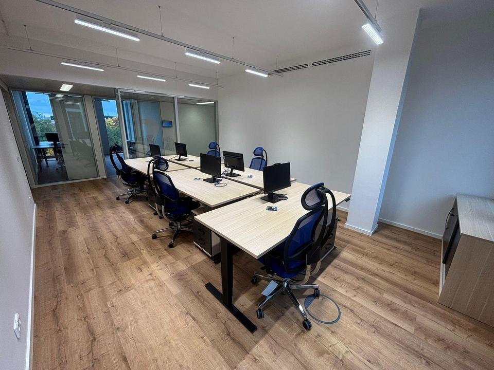 Sonnendurchflutete Panorama-Arbeitsplätze, Einzelbüros & Meetingräume – sofort bezugsfähig am OEZ – Bild 15