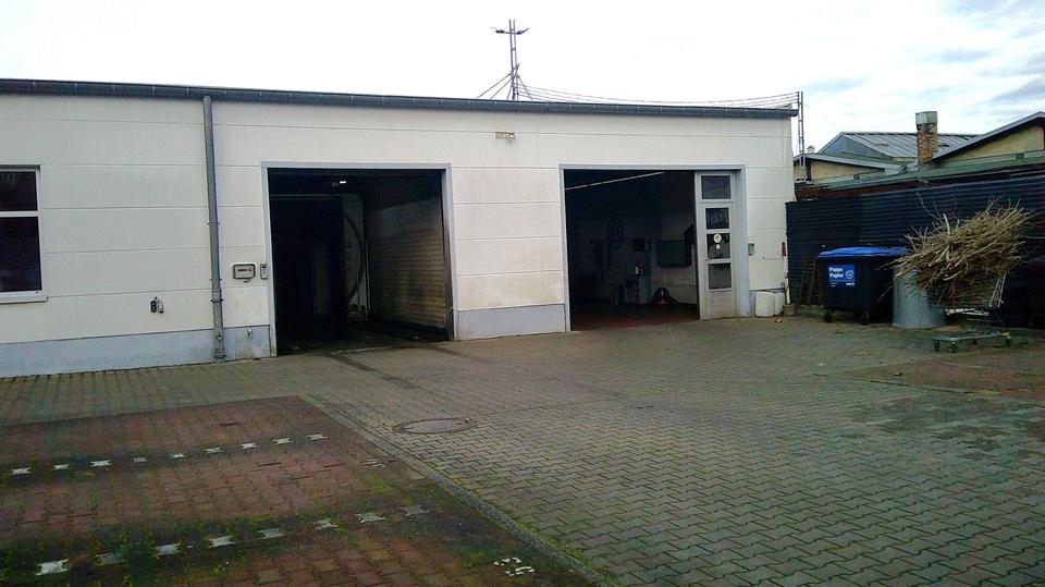 Autohaus - Showroom Werkstatt Waschstraße Aufbereitung Büro – Bild 10