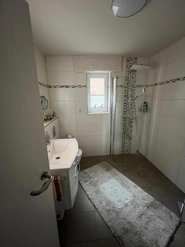 *Provisionsfrei* Attraktive-4 Zimmer Komfort-Wohnung – Bild 2