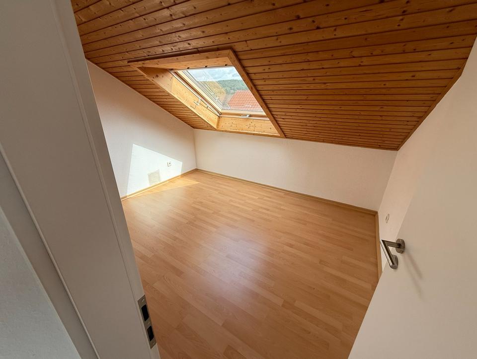 Schöne Dachgeschoss Wohnung in Glattbach (Aschaffenburg) – Bild 2