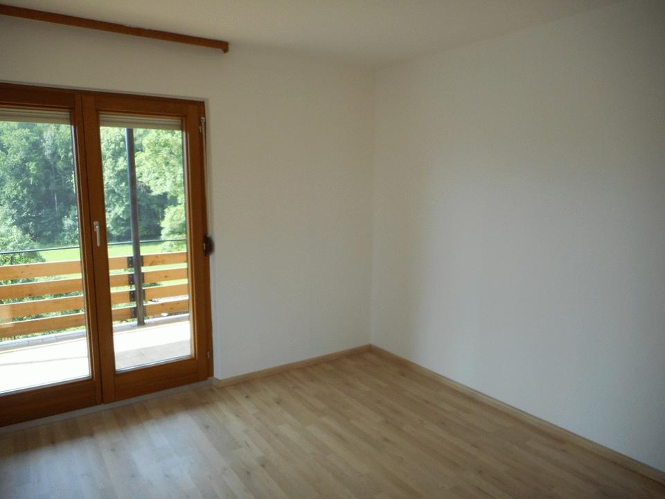 ++ Schöne, helle 3 Zimmerwohnung mit riesigem Balkon und Garten + + – Bild 3
