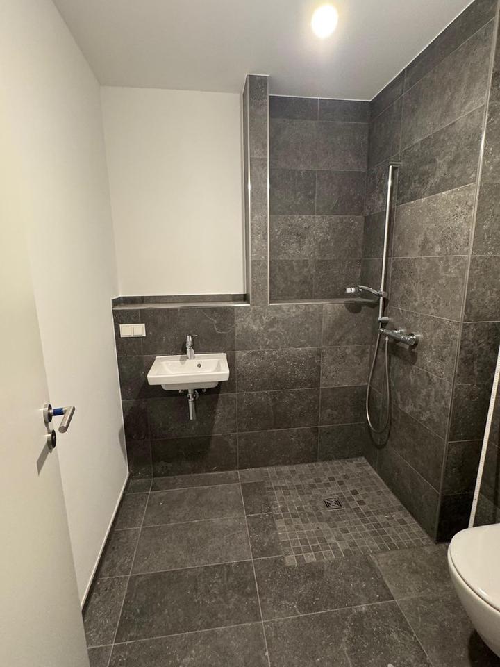 Neubau Erstbezug: 3-Zimmer Wohnung im 2.OG mit Blick ins Grüne – Bild 9