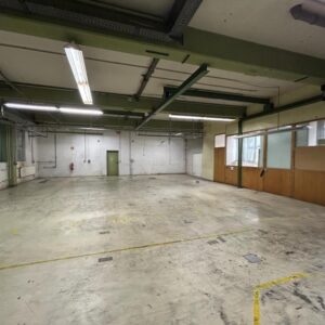 Produktionshalle mit Büro