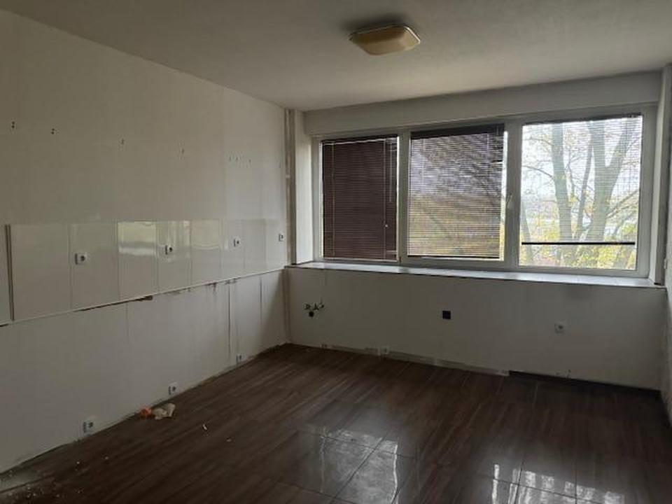 Büro/Lagerflächen incl. ca 50 Parkplätze in zentraler Lage ca 2100 QM 2.95 € QM – Bild 12