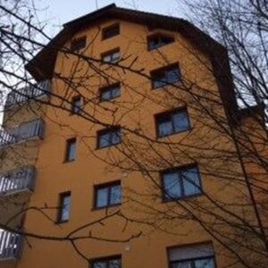 5 Zimmer Wohnung ruhig gelegen/ mit Sonnenbalkon
