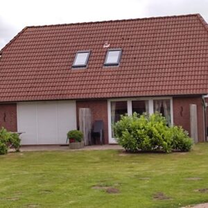 Ensemble von vier Doppelhäusern mit zwei Doppelgaragen in Strandnähe (200-250m).