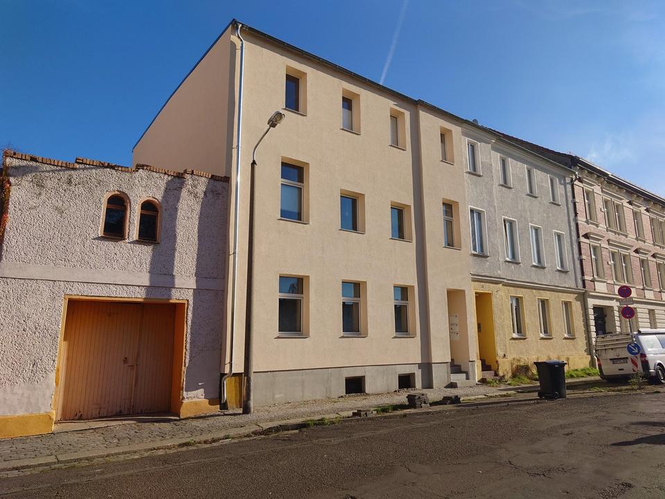 unbefristetes möbliertes WG Zimmer in direkter THB- und MHB-Nähe zu vermieten