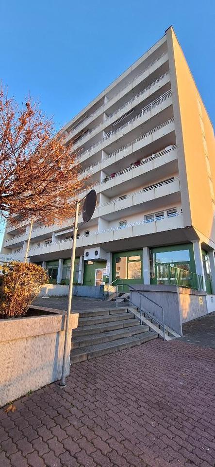 Büro/Praxisfläche ca. 100 qm in Bad Soden kernsaniert, Bahnhofnähe, bis zu 4 KFZ Stellpl.