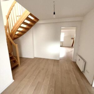 GROSSE 3 ZIMMER MAISONETTEWOHNUNG MIT EINBAUKÜCHE IM ZENTRUM VON MAGDEBURG