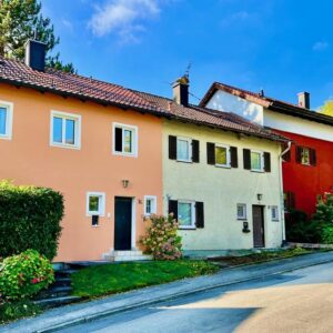 Sonnenverwöhntes RMH in STA: wunderschön, absolut ruhig, verkehrsgünstig, aber renovierungsbedürftig