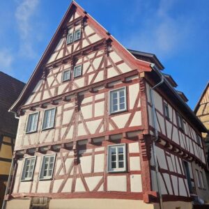 Charmante 5-Zimmer-Wohnung im Denkmalhaus, Erstbezug nach Renovierung, Stellplatz inklusive