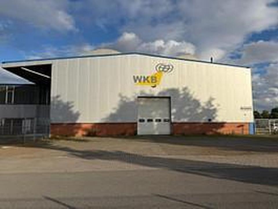 Moderne Industriehalle mit Portalkran, LKW-Rampe und optimaler Anbindung – Bild 8