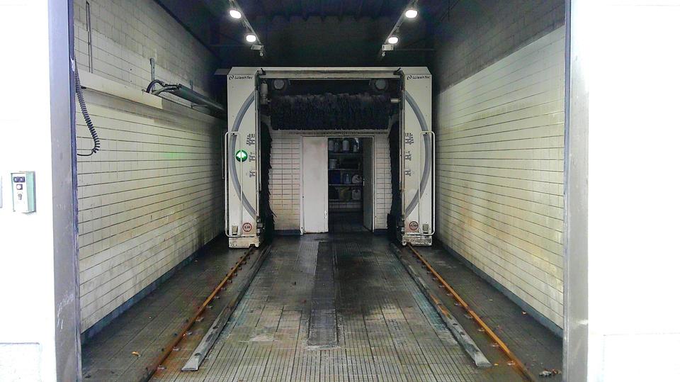 Autohaus - Showroom Werkstatt Waschstraße Aufbereitung Büro – Bild 9