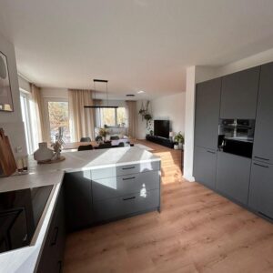 Lichtdurchflutete, großzügige und barrierefreie OG - Neubauwohnung, einfach zum Wohlfühlen