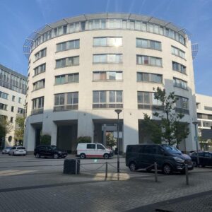 Hochwertige 2,5 ZW. "Vollmöbliert" TOP Lage  Frankf. Gallus max. 2 Pers.