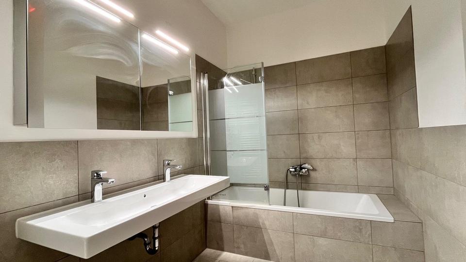 *Zwei Wohnungen u. 5x Stellplätze - Eigennutzer o. Kapitalanleger* – Bild 12