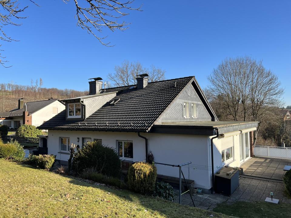 Modernisiertes Zweifamilienhaus im Grünen – Bild 2