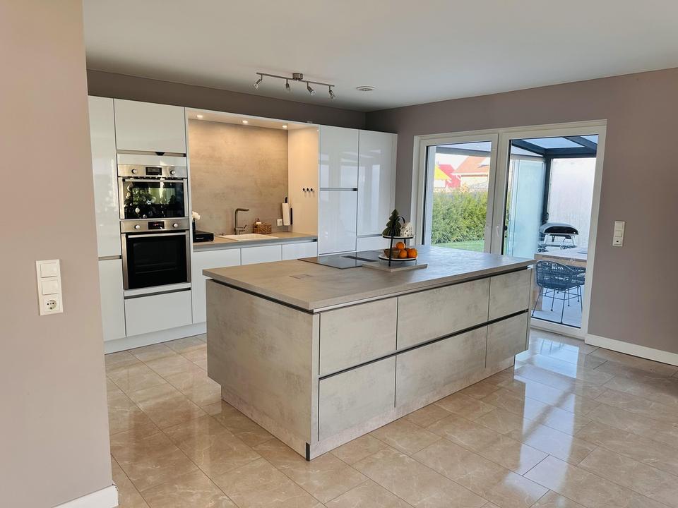 Provisionsfreie Moderne Stadtvilla mit Pool, Wintergarten und Doppelgarage – Bild 8