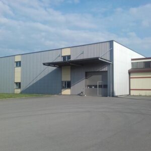 Moderne Lagerhalle, Bj.2004,2000m², 2- geschossig mit Aufzug, Rolltor und Schleuse für Be-Entladung