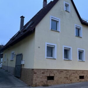 Gemütliches Wohnhaus mit Scheune, Innenhof Stellplätze für 6 Autos, Garten