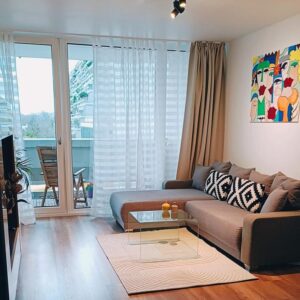 Geschmackvolle, neu renovierte & möblierte 2 Zi., Wohnung, großer Balkon in Olympia/MUC von Privat