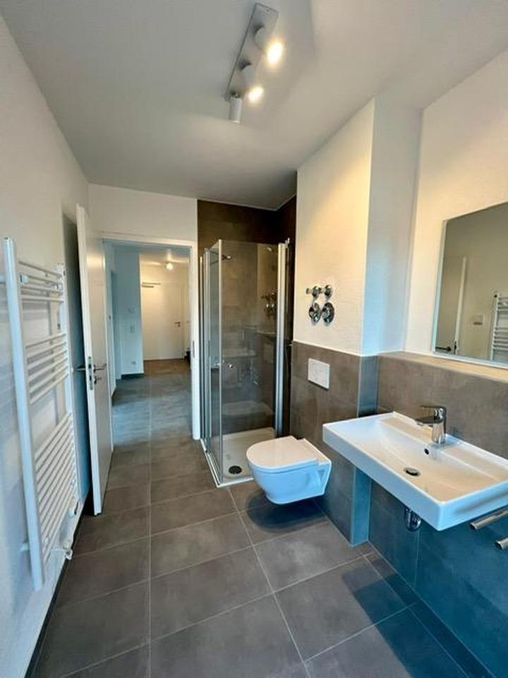 Wunderschöner Neubau 2 ZW EBK TG-Stellplatz Terrasse barrierefrei!