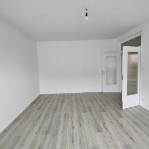 Frisch sanierte, sonnige 2-Zimmer-Wohnung mit Süd-Loggia & TG-Stellplatz – ruhig & zentral