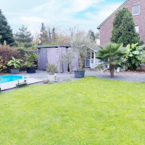 Freistehendes Zwei-Familienhaus mit großem Garten und Garage in DU-Bergheim