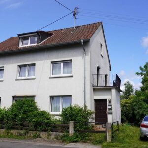 Gepflegtes Zweifamilienhaus plus zusätzliches Bau-oder Gartengrundstück im Mischbaugebiet