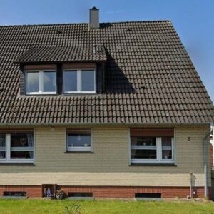 DHH mit 2 Wohnungen + großem Grundstück in ruhiger Lage in Reinfeld von Privat