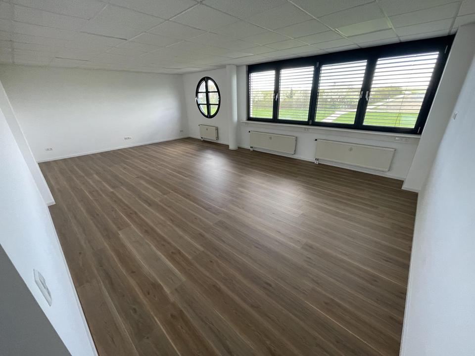 Büroflächen ab 15m², einzelne Büors anmieten o.ganze Etage+Teeküche +Internet (+Stellplätze+Lager) – Bild 8