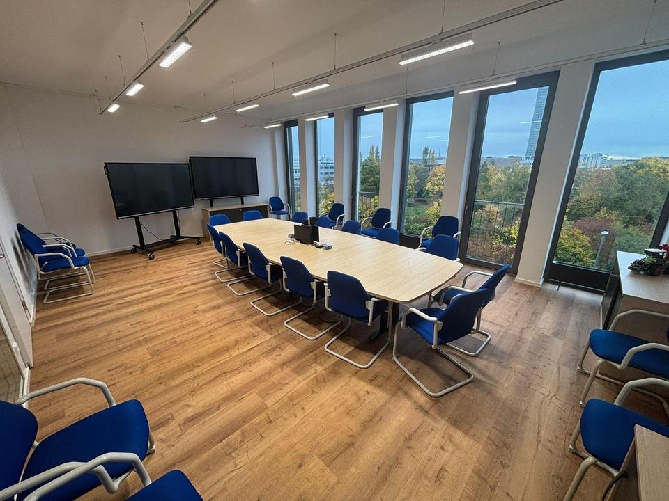 Sonnendurchflutete Panorama-Arbeitsplätze, Einzelbüros & Meetingräume – sofort bezugsfähig am OEZ – Bild 10